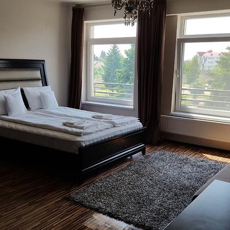 Sunlight Studio Apartment Oradea Exterior foto
