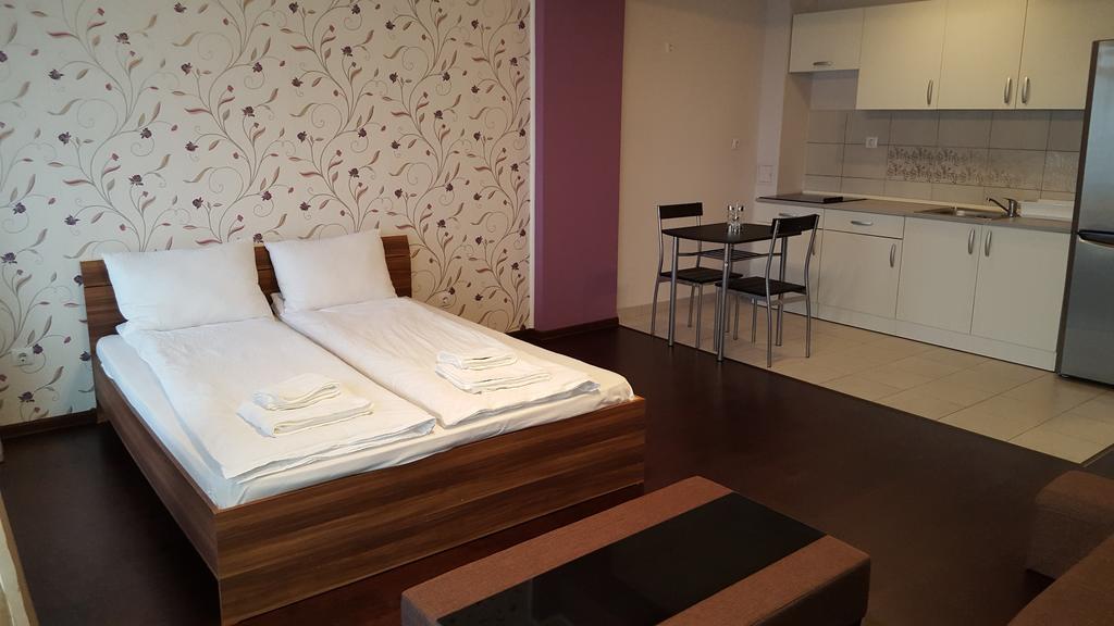 Sunlight Studio Apartment Oradea Exterior foto